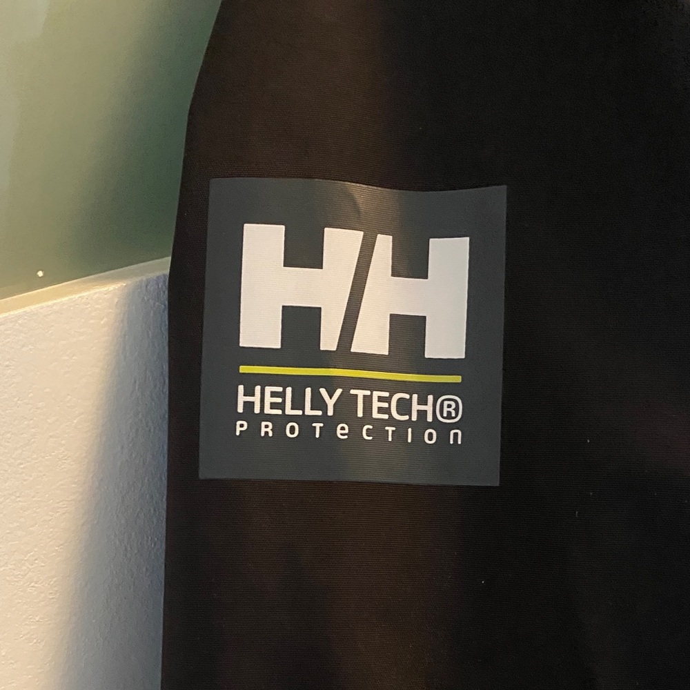 Helly Hansen Formula 1 (F1) 2022 Jacket with Honda Racing accents - Picture 14 of 16